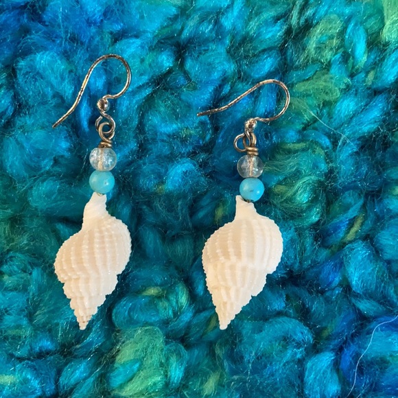 Mini Shell Earrings - Picture 1 of 3